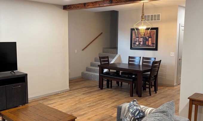 Williams Creek House | Beautiful 4-bedroom house with AC in Indianapolis