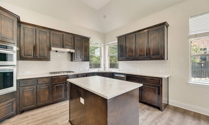 Allen House | Beautiful 4-bedroom house - Large backyard and pool & SPA - Games & smart TVs