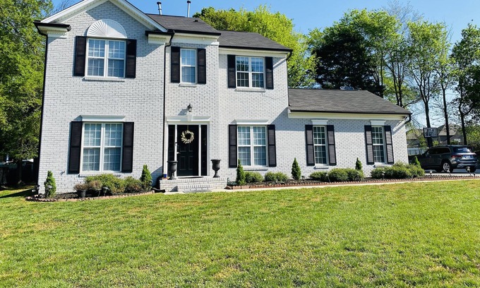 Charlotte House | Beautiful 4 BR 2.5 baths centrally located