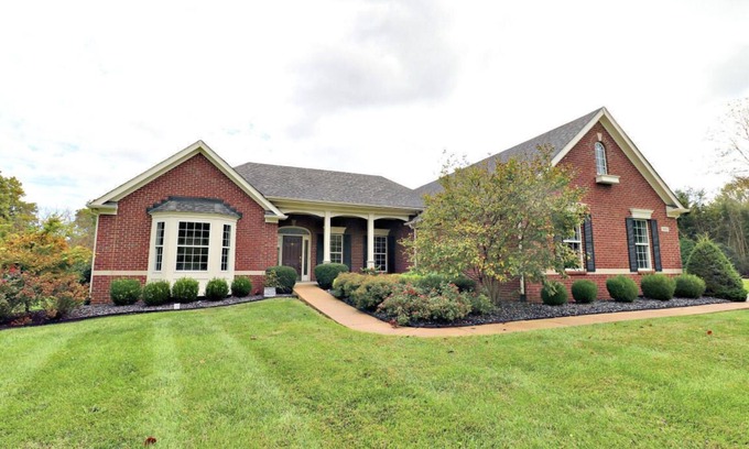 Louisville House | Beautiful 4 BR, 4.5 Bath, Executive Home w In Ground Pool & Handicap Accessible!