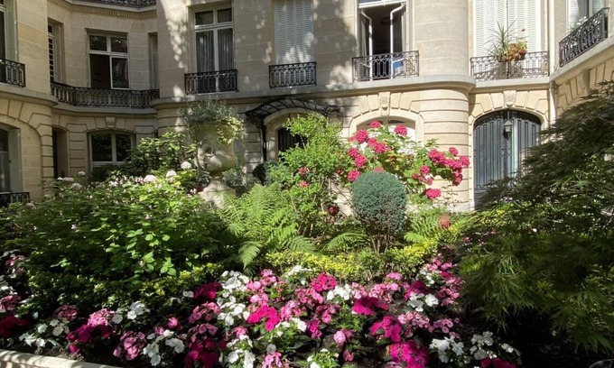 17th Arrondissement Apartment | Beautiful 4 PP in magnificent building less than 5 mns walk from Parc Monceau