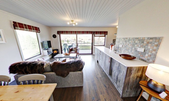 Crianlarich Ski Chalet | Beautiful 4 star, 2 bedroom chalet with stunning loch and mountain views