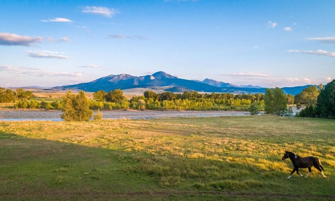 Livingston House | Beautiful 4BR Home on the Yellowstone River