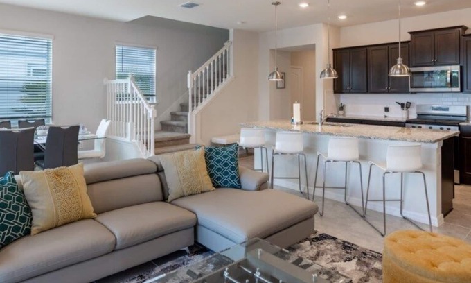 Loughman House | Beautiful 5 Bed Home Away from Home