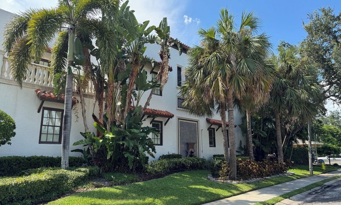 Sunset Park House | Beautiful 5-bedroom Home in South Tampa with Pool on the Water