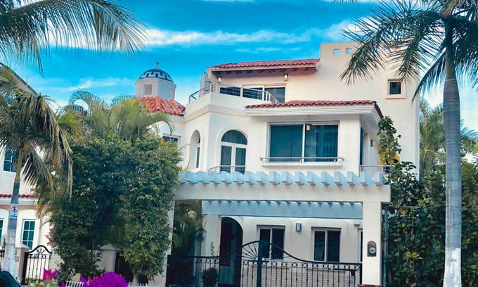 Marina Vallarta Villa | BEAUTIFUL 7 BRM VILLA IN MARINA VALLARTA . Steps from beach+marina+golf !
