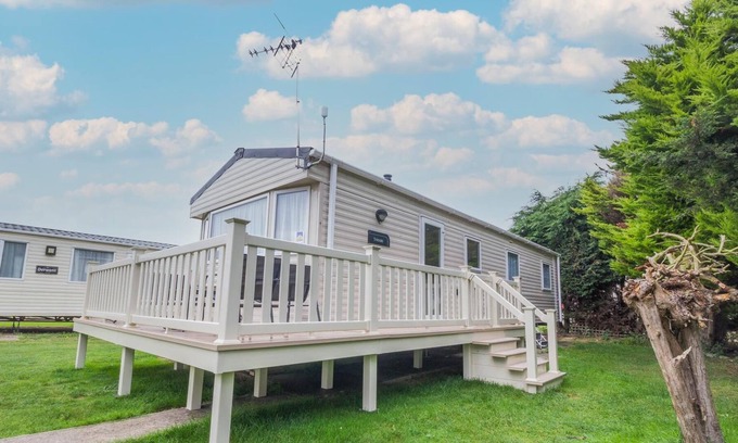 Clacton-on-Sea House | Beautiful 8 berth caravan at Seawick Holiday Park in Essex ref 27028R