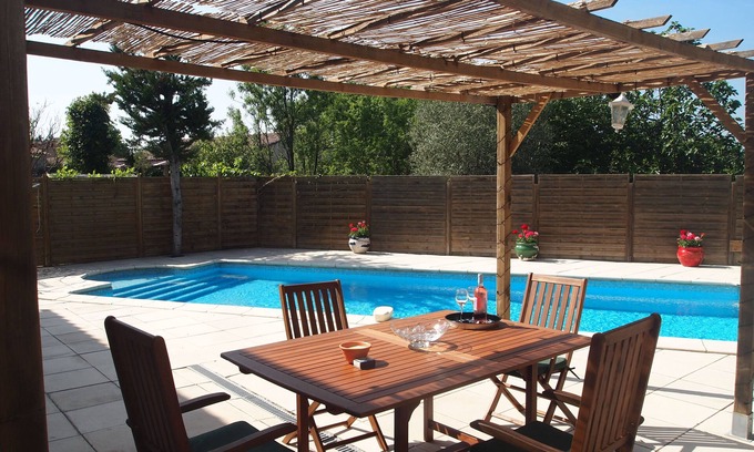 Homps Villa | Beautiful air-con villa with private poolnIn the canal-side village of Homps
