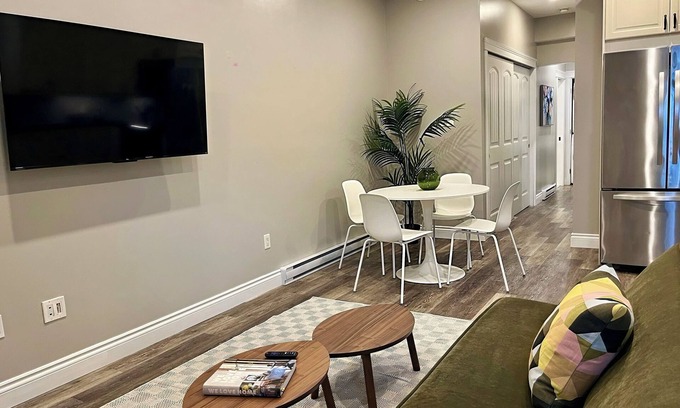 North End Apartment | Beautiful and Central - 2 bedroom, 2 Bath Apartment located in lovely Halifax!