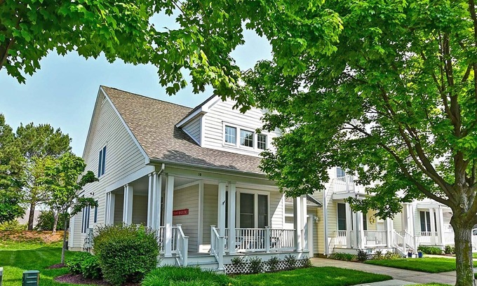Ocean View House | Beautiful and Comfortable Town Home in Bear Trap Community, steps from the Amenities! WIFI, Pool, Fitness Center, Tennis, Shuttle!