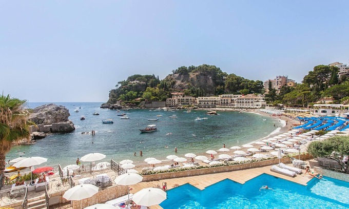 Trappitello Apartment | Beautiful and compact holiday apartment in a central location in Trappitello.