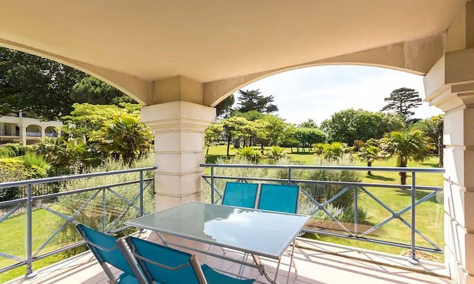 La Baule-Escoublac Apartment | Beautiful apartment, terrace, swimming pools 300 m from the beach