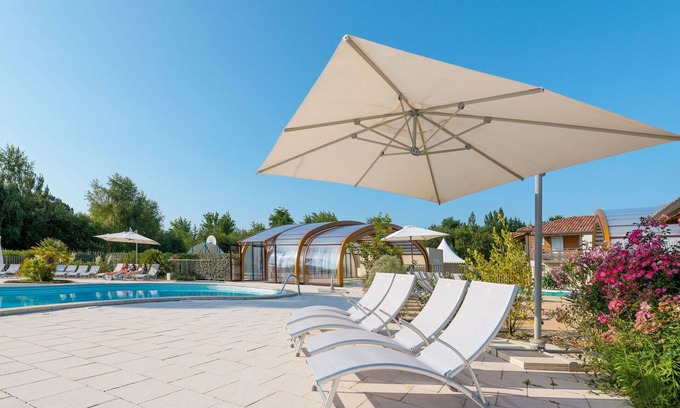 Parentis-en-Born Apartment | Beautiful apartment for 4 guests with WIFI, pool, TV, terrace, pets allowed and parking
