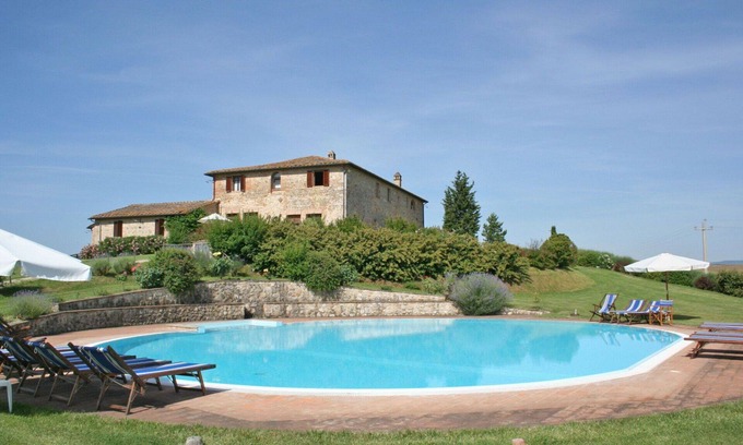 Monteroni d'Arbia Apartment | Beautiful apartment for 7 people with WIFI, pool and parking, close to Siena