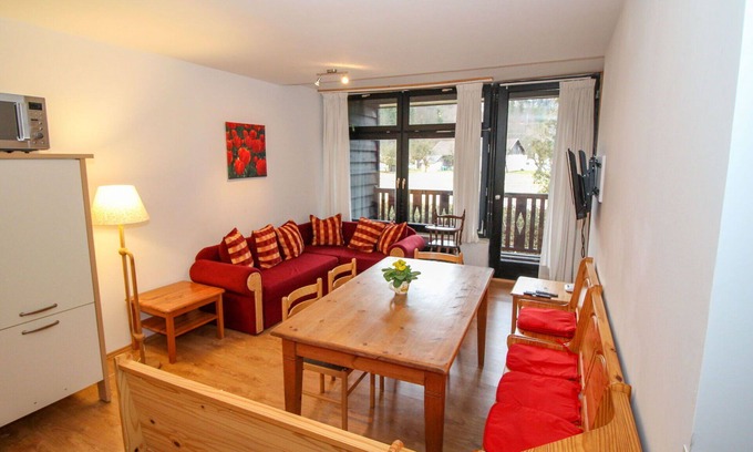 Muhldorf Apartment | Beautiful apartment for 8 people with WIFI, TV and balcony