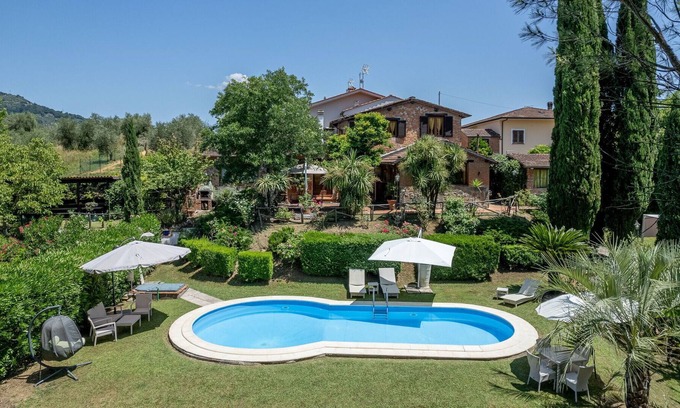 Buggiano Villa | Beautiful apartment in villa with pool, WIFI, A/C, TV, pets allowed, panoramic view and parking