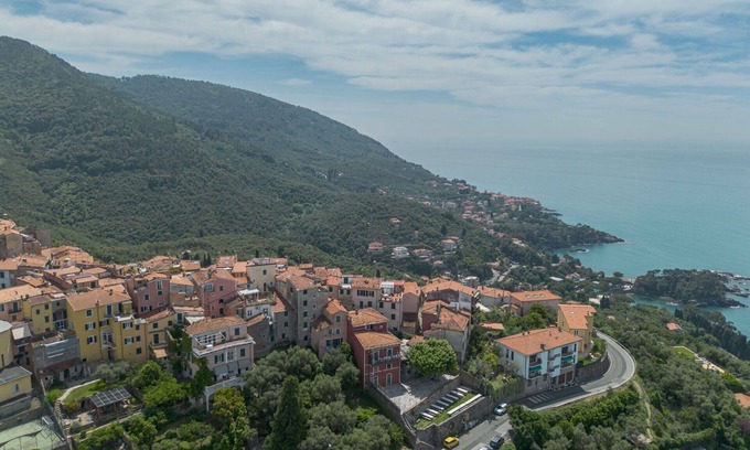 Stazzema Apartment | Beautiful apartment for 4 people with WIFI, A/C, TV and terrace