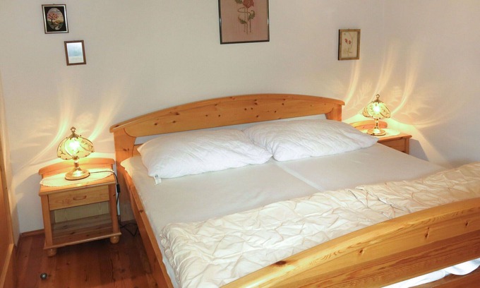 Treffen Villa | Beautiful apartment in villa for 4 people with WIFI, TV, terrace, pets allowed and parking