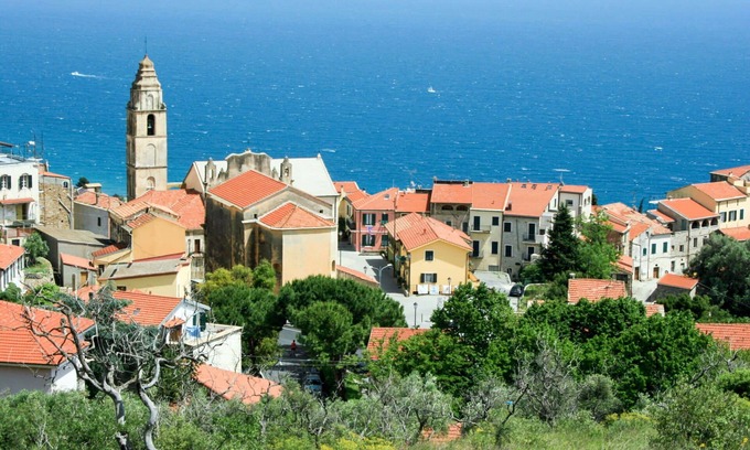 Cipressa Apartment | Beautiful apartment for 6 people with WIFI, TV, balcony and pets allowed