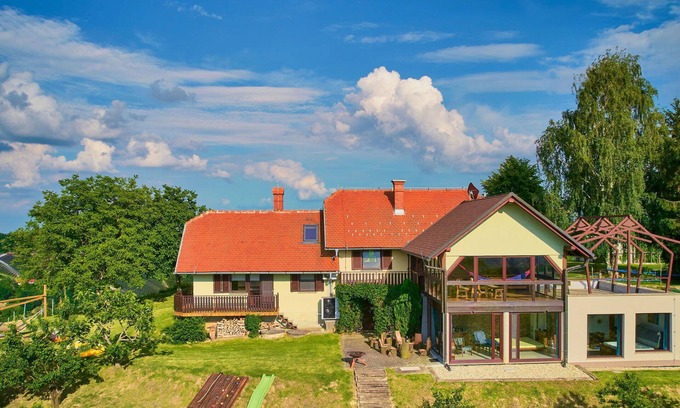 Ljutomer House | Beautiful apartment in villa for 7 guests with hot tub, A/C, WIFI, TV and patio