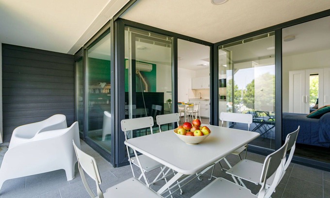 Balatonszemes Apartment | Beautiful apartment for 6 people with A/C, WIFI, pool, TV, terrace and pets allowed