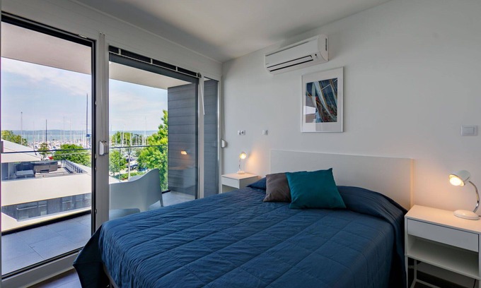 Balatonszemes Apartment | Beautiful apartment for 6 guests with A/C, WIFI, pool, TV, terrace, pets allowed and parking