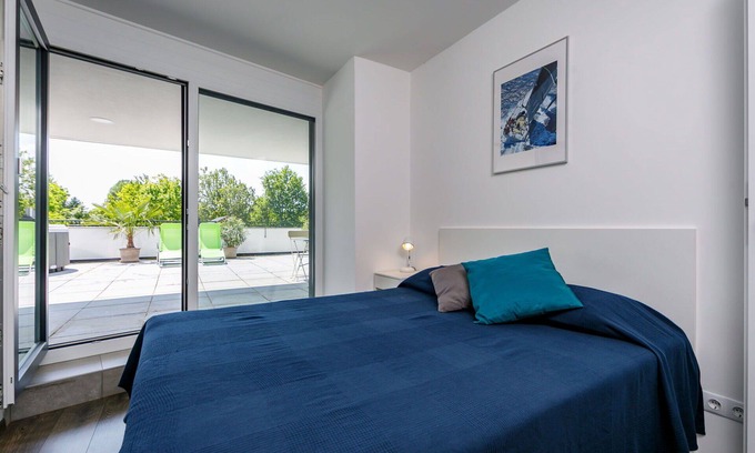 Balatonszemes Apartment | Beautiful apartment for 6 people with A/C, pool, WIFI, TV, terrace and pets allowed