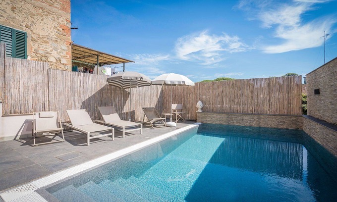 Lamporecchio Apartment | Beautiful apartment for 4 guests with pool, WIFI, A/C, TV, balcony and panoramic view