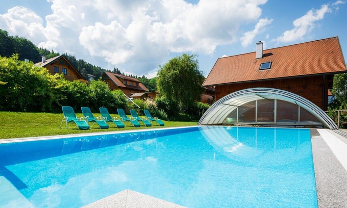 Schlierbach House | Beautiful apartment in villa for 6 people with WIFI, pool, TV, terrace and pets allowed