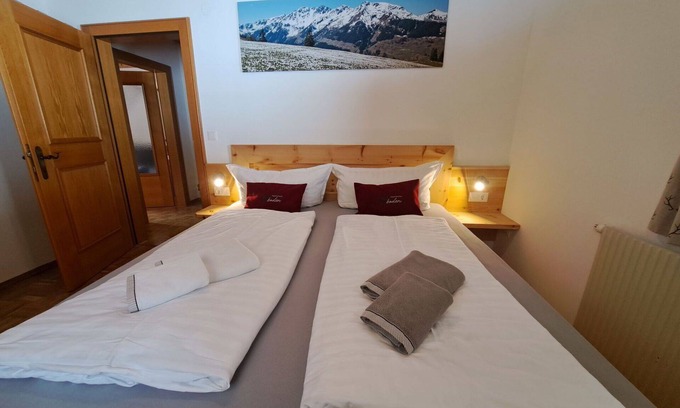 Wildschoenau Villa | Beautiful apartment in villa for 3 guests with WIFI, TV and balcony