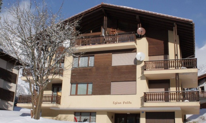 Sedrun Apartment | Beautiful apartment for 6 people with TV, balcony and parking