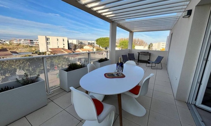Serignan Apartment | BEAUTIFUL APARTMENT IN A RESIDENCE WITH PARKING and ELEVATOR