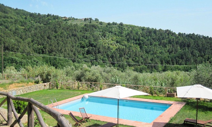 Castelfranco Piandisco House | Beautiful apartment in villa for 6 guests with WIFI, pool, TV and terrace