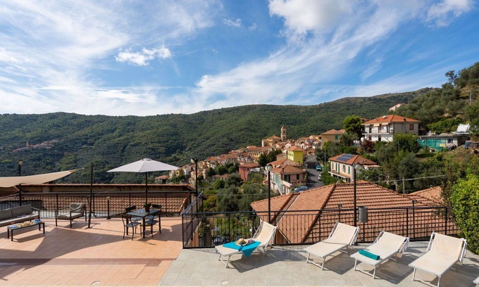 Pietrabruna Apartment | Beautiful apartment for 2 guests with WIFI, pool, TV, patio and panoramic view