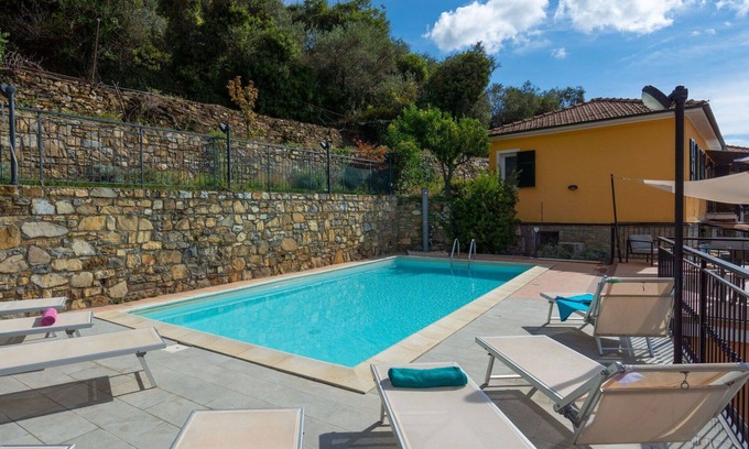 Pietrabruna Apartment | Beautiful apartment for 18 people with WIFI, private pool, TV, patio and panoramic view