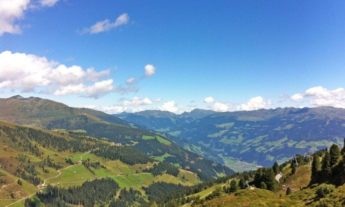 Mayrhofen Apartment | Beautiful apartment for 4 people with WIFI, TV, balcony and pets allowed