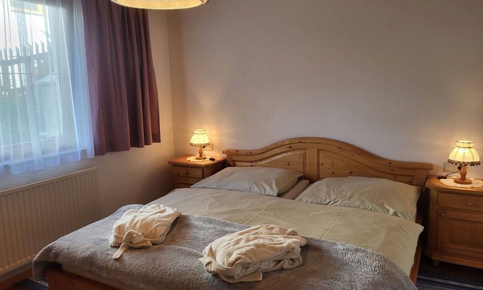 Spiss Apartment | Beautiful apartment for 2 people with TV, patio and pets allowed