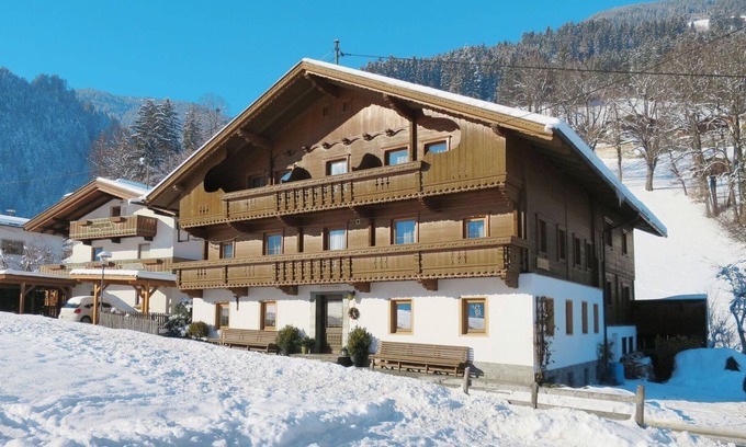 Schwendau Apartment | Beautiful apartment for 10 guests with WIFI, TV, balcony and parking