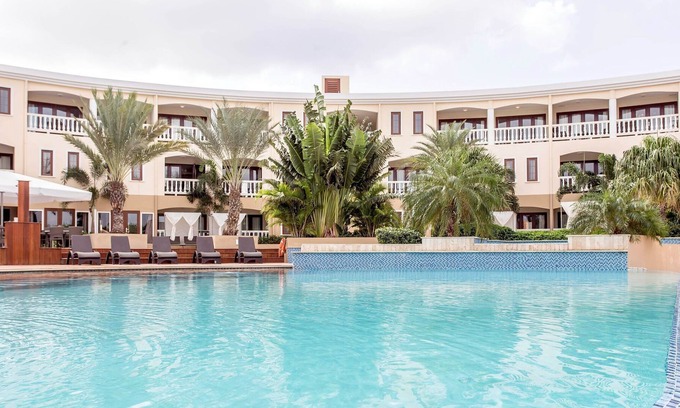 Marie Pampoen Apartment | Beautiful apartment in Willemstad with a pool, spa and wellness