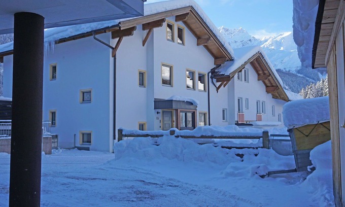 Strengen Apartment | Beautiful apartment for 4 people with WIFI, TV and terrace