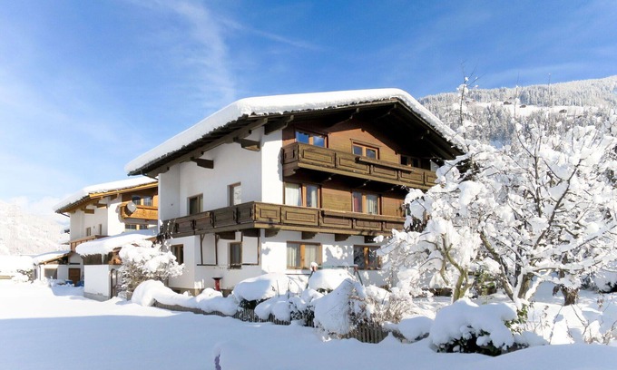 Ramsau im Zillertal Apartment | Beautiful apartment for 8 guests with WIFI, TV and balcony