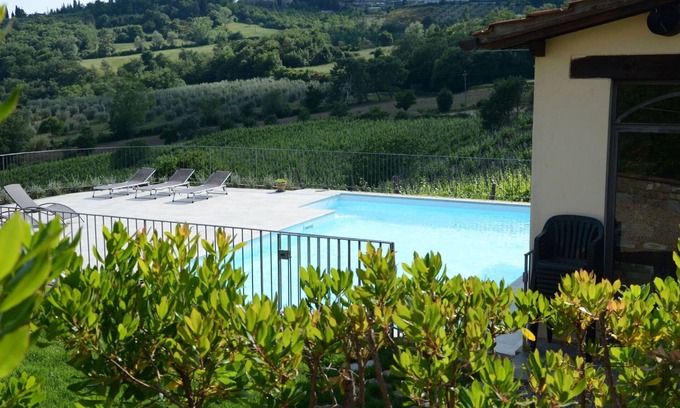 Capolona Apartment | Beautiful apartment for 2 guests with WIFI, pool, TV and pets allowed, close to Arezzo