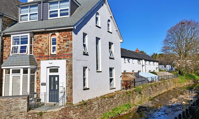 Stratton Apartment | Beautiful apartment for 4 people with WIFI, pets allowed and parking