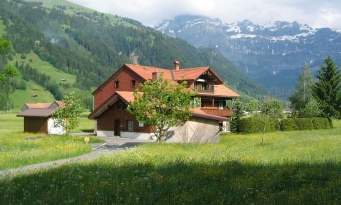 Lenk Apartment | Beautiful apartment for 5 people with WIFI, TV, balcony, pets allowed and parking