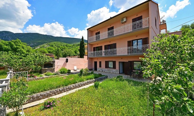 Sibinj Krmpotski Apartment | Beautiful apartment for 5 people with A/C, WIFI, TV and terrace