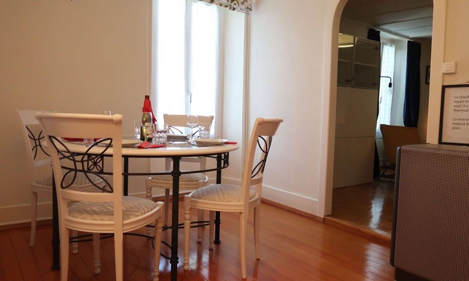 Villette Apartment | Beautiful apartment for 4 people with WIFI, TV, patio, pets allowed and parking
