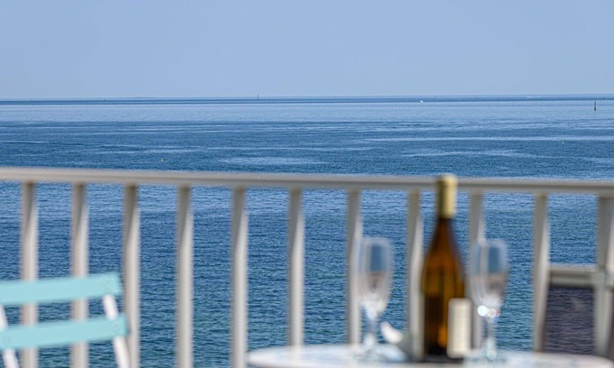 Morbihan Apartment | Beautiful apartment for 4 people with WIFI, TV, balcony and parking