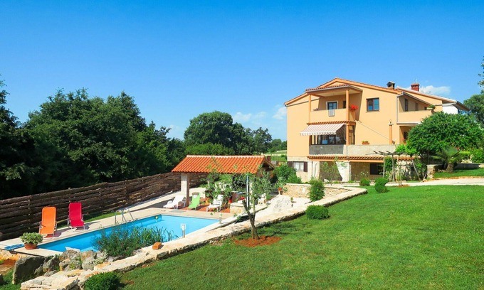 Matohanci Apartment | Beautiful apartment for 3 people with WIFI, A/C, pool, TV, terrace and pets allowed