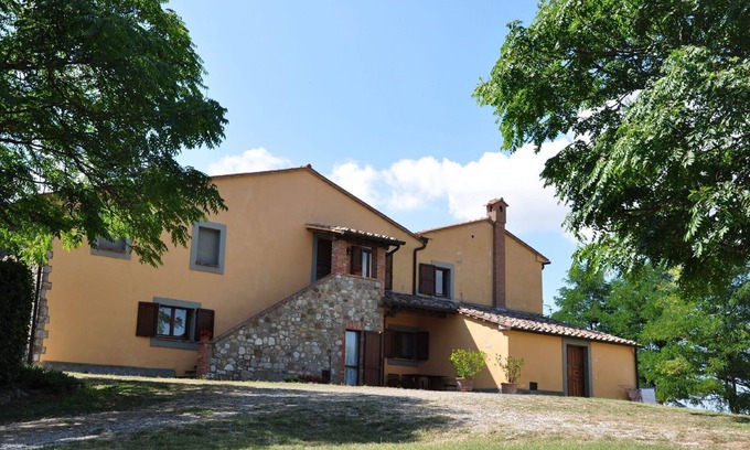 Il Poggio Apartment | Beautiful apartment for 2 guests with WIFI, pool, TV, patio, pets allowed and panoramic view