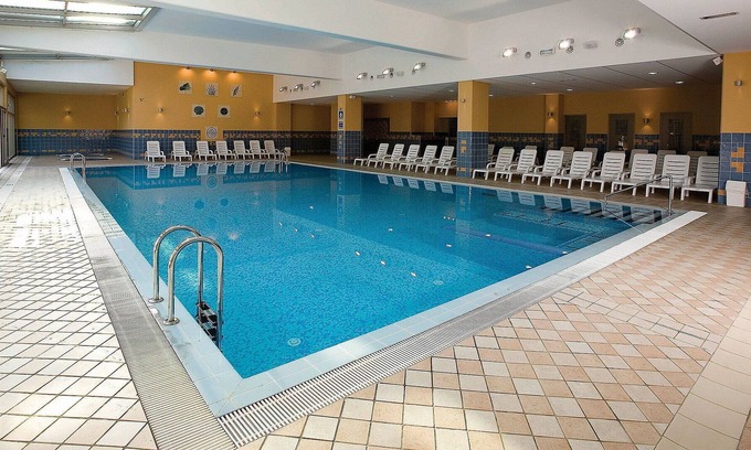 Strunjan Apartment | Beautiful apartment for 4 guests with A/C, pool, TV, balcony, pets allowed and parking